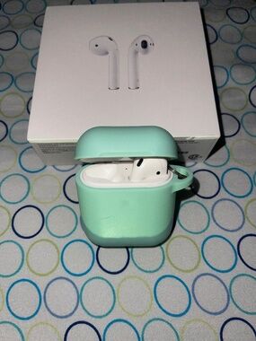 Apple AirPods Gen 2 *read description*